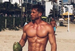 健身网红男吃瓜,揭秘健身圈幕后真相